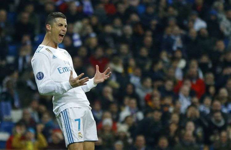 Cristiano Ronaldo contra Neymar, uno de los duelos más sonados de octavos de final de la Champions League. Foto: Francisco Seco / AP.