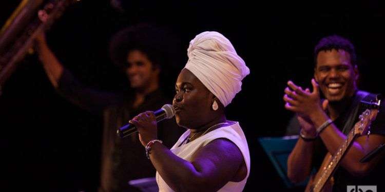 Daymé Arocena, una de las artistas cubanas incluidas en el documental "Cuba crea", del cineasta español Eduardo Margareto. Foto: Claudio Pelaez Sordo / Archivo.