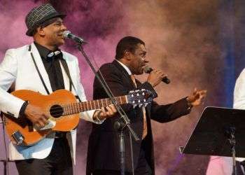 El Septeto Santiaguero junto a José Alberto El Canario. Foto: Cortesía del Septeto Santiaguero/Archivo.