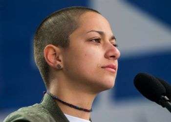 Emma González, sobreviviente del ataque a la escuela Marjory Stoneman Douglas, habla en la Marcha por la Vida en Washington, DC. Foto: Jim Lo Scalzo / EFE / EPA.