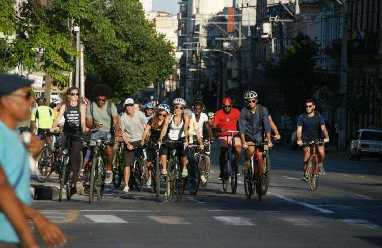 “Bicicletear La Habana”: un paseo por la ciudad el primer domingo de cada mes. Foto: Luis Manuel Azua Torres / MontainCuba.