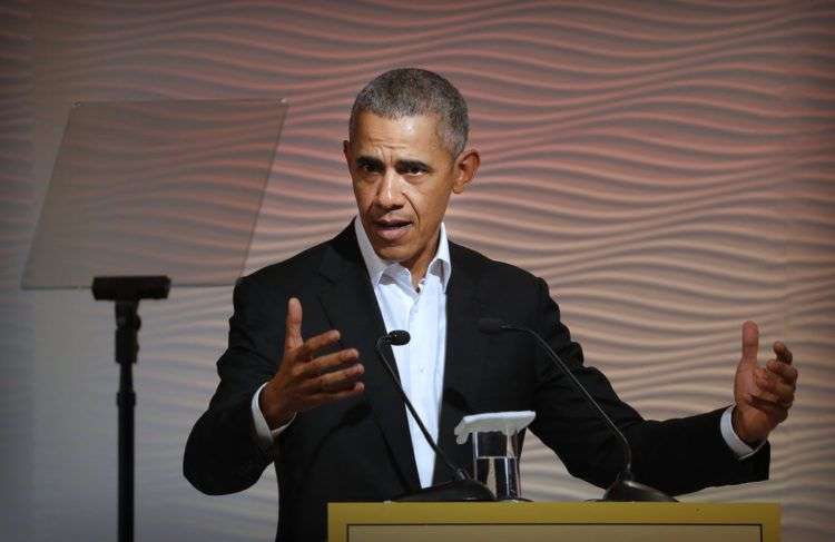 El presidente de Estados Unidos Barack Obama habla durante una cumbre sobre liderazgo en Nueva Delhi, India. Foto: Manish Swarup / AP.