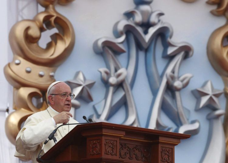 El papa Francisco oficia una misa en la capilla de Santa Marta, en el Vaticano este 16 de febrero de 2018. Foto: L'Osservatore Romano / Pool Photo vía AP.