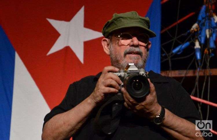 Silvio Rodríguez durante un concierto de la Gira por los barrios en Guanabacoa. Foto: Kaloian.