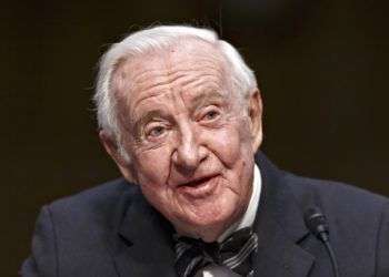 El juez retirado de la Corte Suprema, John Paul Stevens, escribió en The New York Times que se debe derogar la Segunda Enmienda para facilitarle al Congreso la aprobación de leyes de control de armamentos. Foto: AP.