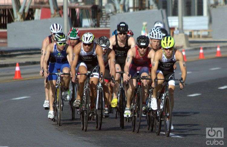 Al Triatlón de La Habana asistieron cientos de competidores de diferentes países. Foto: Otmaro Rodríguez.