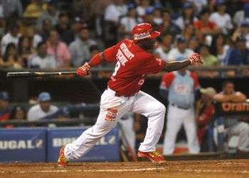 Yuniesky Betancourt jugará en la Liga Mexicana con los Leones de Yucatán. Foto: leones.mx.