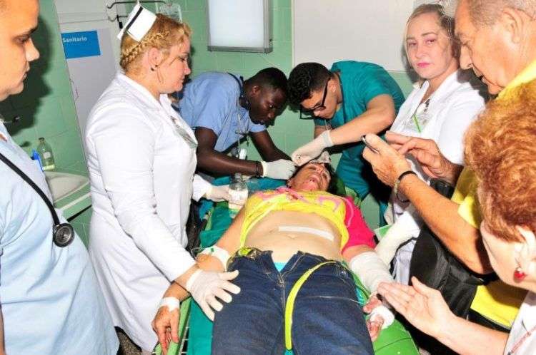 La mayoría de los heridos fueron en el accidente en Sancti Spiritus están siendo atendidos en el Hospital Provincial Universitario Camilo Cienfuegos de esa ciudad. Foto: Vicente Brito / Escambray.