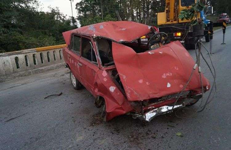 Automóvil accidentado en Villa Clara en marzo de 2018. Foto: Ministerio del Interior / Cubadebate.