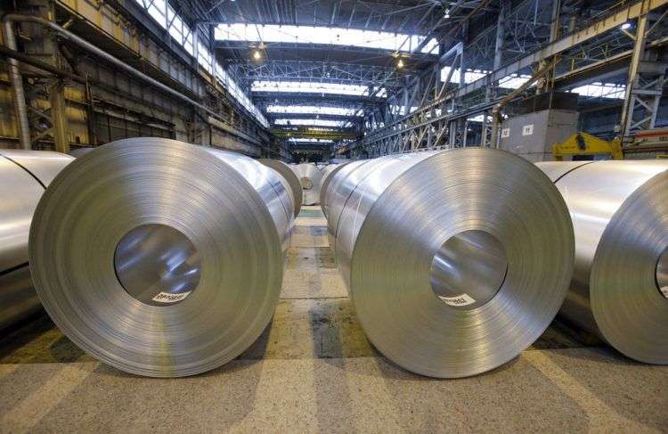 La Unión Europea publicó una lista de productos estadounidenses sobre los cuales aplicará aranceles si no se la exime de los aranceles sobre el acero y el aluminio dispuestos por el presidente Donald Trump. Foto: Mark Duncan / AP.