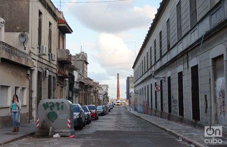 Calle de la ciudad vieja de Montevideo, Uruguay. Foto: G. J. Rojas.