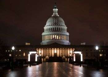 Vista del Capitolio tras una noche de negociaciones presupuestarias, en Washington, este 21 de marzo de 2018. Foto: J. Scott Applewhite / AP.