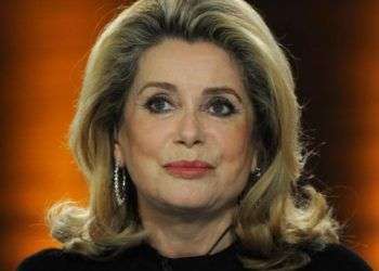 Catherine Deneuve, actriz francesa, 74 años. Foto: WallpaperHome.com