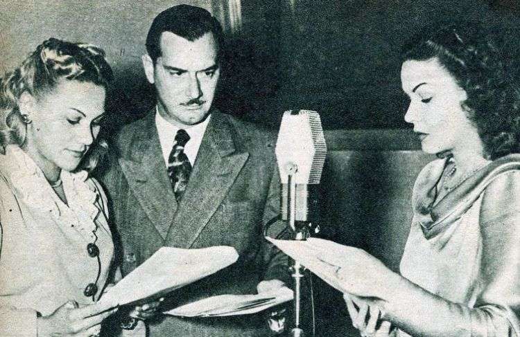 Los actores Xiomara Fernández, Carlos Badías y Minín Bujones en la transmisión de El derecho de nacer por la emisora cubana CMQ. Foto: cubanheritage.com.