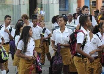 Estudiantes de Secundaria Básica en el Cerro. Foto: Roberto Morejón / ACN.