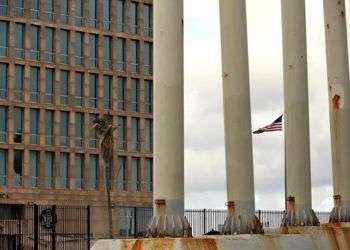 Embajada de los EE.UU en La Habana. Foto: Alejandro Ernesto / EFE.