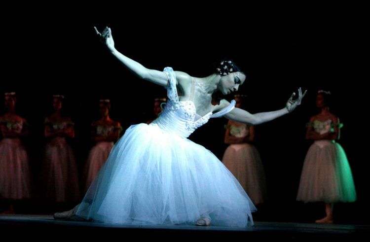 Escena de "Giselle" por el Ballet Nacional de Cuba. Foto: Havana-Live / Archivo.