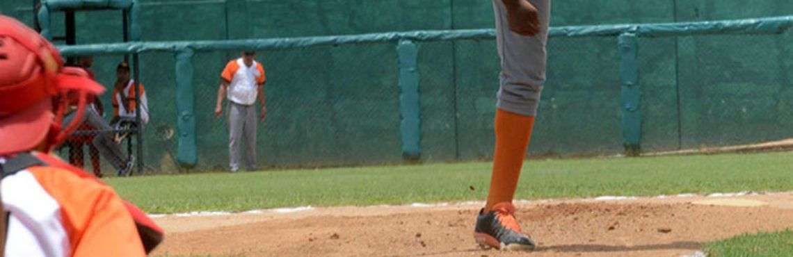 Javier Mirabal, una de las figuras más prometedoras del pitcheo cubano, no vestirá los colores de Villa Clara en el torneo sub-23. Foto: Vanguardia.