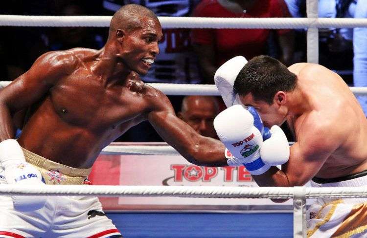 Los puños de Julio César La Cruz deberán guiar a Cuba en la Serie Mundial de Boxeo. Foto: worldseriesboxing.com.