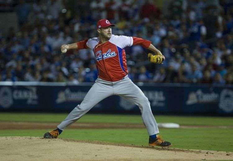 Lázaro Blanco no estuvo efectivo esta vez, pero aún así Cuba dominó la serie por barrida. Foto: Jorge Torres / EFE.