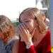 Estudiantes lloran después del tiroteo en la escuela Marjory Stoneman Douglas High School en Parkland, Florida este 14 de febrero. Foto: John McCall / South Florida Sun-Sentinel vía AP.