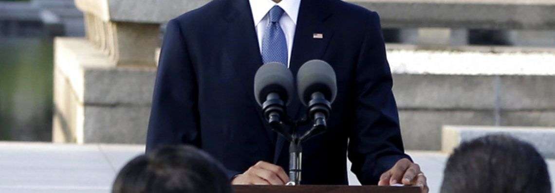 El ex presidente Barack Obama llega a dar un discurso en París, el 2 de diciembre de 2017. Foto: Thibault Camus / AP.