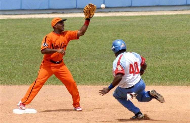 Eduardo Paret brilló como torpedero de los equipos de Villa Clara y Cuba. Foto: cvilchesmonzon.wordpress.com.