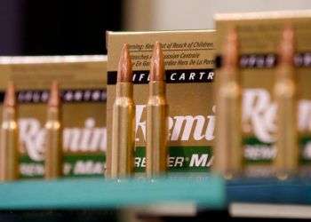 Cajas de balas marca Remington, en una feria de armas. Foto: Julie Jacobson / AP / Archivo.