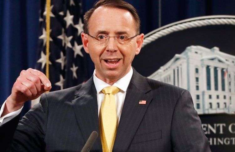 El subsecretario de Justicia Rod Rosenstein anunció en Washington que un jurado de instrucción ha acusado a 13 ciudadanos rusos y varias entidades de ese país de injerencia en las elecciones estadounidenses de 2016. Foto: AP.