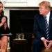 Donald Trump junto a la estudiante Julia Cordover, de la secundaria Marjory Stoneman Douglas de Parkland, Florida, en la Casa Blanca este 21 de febrero de 2018. Foto: Carolyn Kaster / AP.