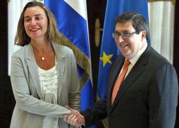 La jefa de la diplomacia de la Unión Europea, Federica Mogherini, junto el canciller cubano, Bruno Rodríguez, este jueves en La Habana. Foto: Alejandro Ernesto / EFE.