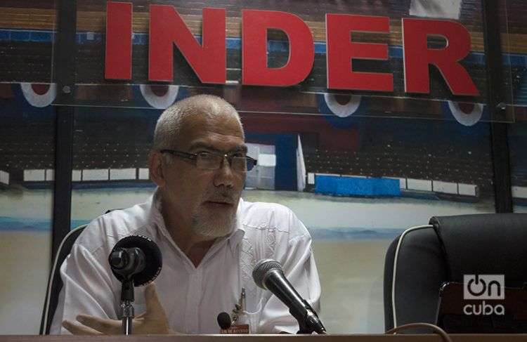 Antonio Becali, presidente del Instituto Cubano de Deportes, Educación Física y Recreación, en una conferencia de prensa sobre la participacion de Cuba en los Juegos Centroamericanos y del Caribe de Barranquilla, Colombia. Foto: Otmaro Rodríguez.