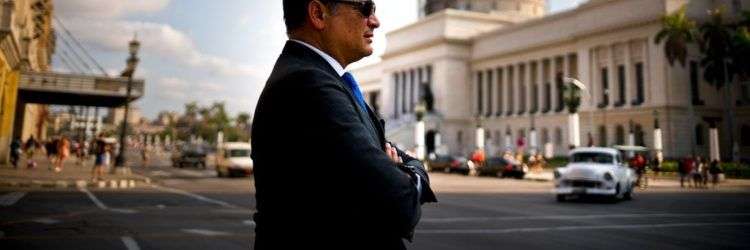 El expresidente ecuatoriano Rafael Correa frente a El Capitolio de La Habana, en 2018. Foto: Ramon Espinosa / AP / Archivo.