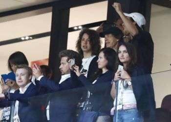 Mick Jagger observa la semifinal de la Copa del Mundo entre Inglaterra y Croacia, el miércoles 11 de julio de 2018, en el estadio Luzhniki de Moscú. Foto: Alastair Grant / AP.