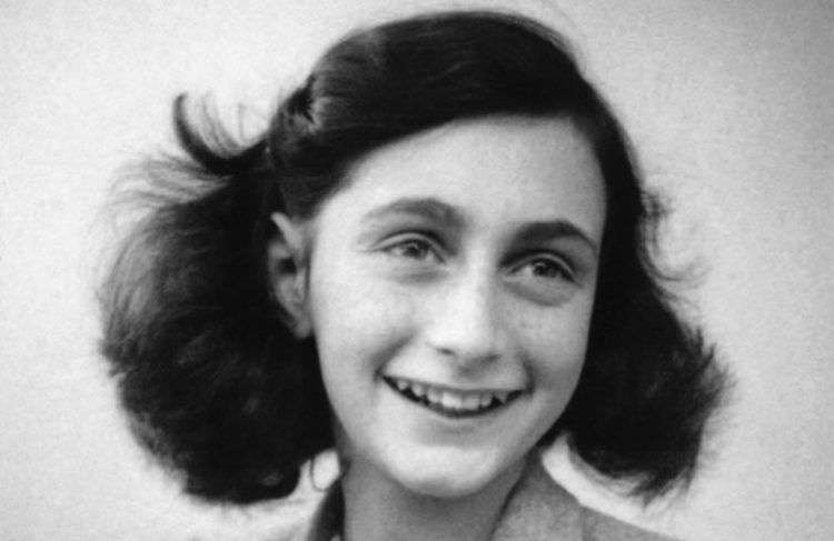 El 12 de marzo de 1945, en Bergen Belsen, falleció Ana Frank.