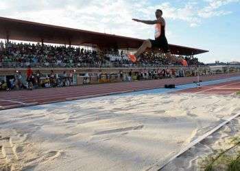 El cubano Juan Miguel Echevarría venció en la prueba de longitud, con un salto de 8,37 metros, durante el Mitin de Guadalajara, España. Foto: Pepe Zamora / EFE.