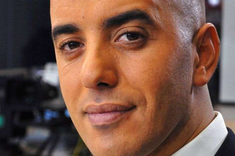 El notorio criminal francés Redoine Faid en 2010, antes de una entrevista con el canal noticioso francés LCI, en Boulogne-Billancourt, Francia. Foto: IBO / Sipa vía AP.