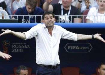 El ya exseleccionador español Fernando Hierro durante el partido de octavos de final de la Copa del Mundo ante Rusia, el domingo 1 de julio de 2018, en Moscú. Foto: Víctor R. Caivano / Rusia.