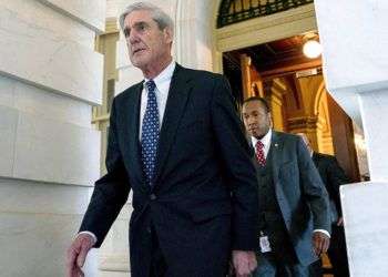 Robert Mueller, fiscal especial que investiga la interferencia rusa en los comicios estadounidenses de 2016, sale del Capitolio tras una reunión a puerta cerrada en Washington en 2017. Foto: Andrew Harnik / AP / Archivo.