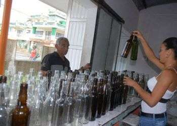 Reciclaje de vidrio en Cuba. Foto: radiomoron.cu