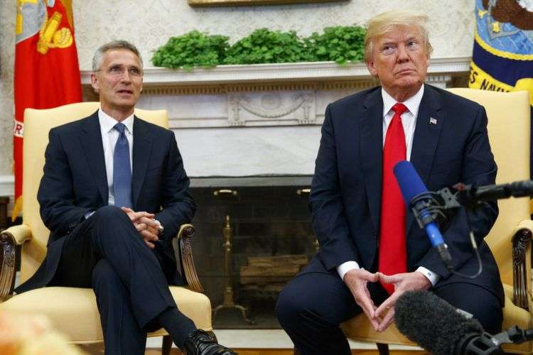 Donald Trump y Jens Stoltenberg, secretario general de la OTAN. Foto Evan Vucci/AP.