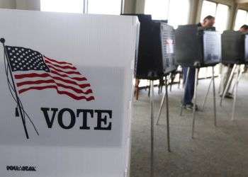 Jornada de elecciones de medio término en Hinsdale, Illinois, en 2014. Foto: M. Spencer Green / AP / Archivo.