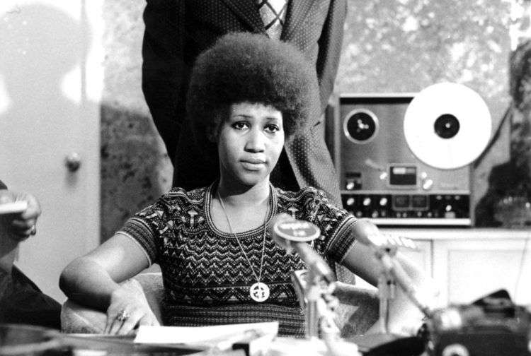 Aretha Franklin en una conferencia de prensa, el 26 de marzo de 1973. Franklin murió el jueves 16 de agosto de 2018 en su casa en Detroit. Tenía 76 años. Foto: AP.