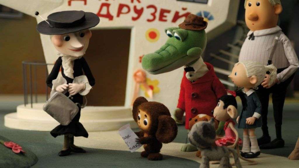 Cheburashka y sus amigos frente a la viejita Shapokliak. Foto: Soyuzmultfilm.