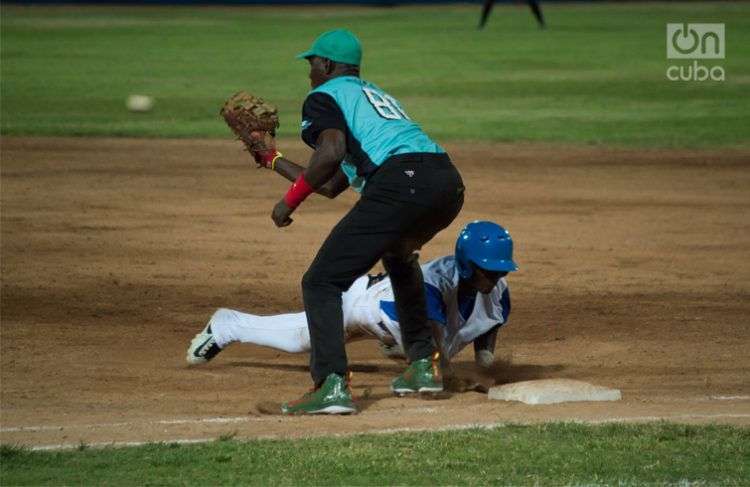 La Serie Nacional 58 apenas comienza y ya hay mucha tela por donde cortar. Foto: Otmaro Rodríguez.