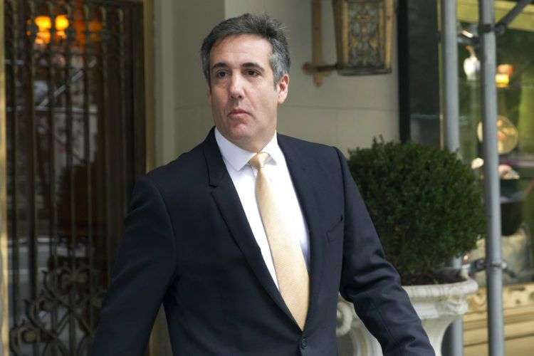 Michael Cohen, ex abogado personal de Donald Trump, sale de su edificio en Nueva York el martes, 21 de agosto del 2018. Foto: Richard Drew/AP.