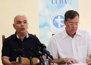 El Reverendo Antonio Santana Hernández (Izq), Presidente del Consejo de Iglesias de Cuba, junto al Reverendo Jim Winkler, Secretario General y Presidente del Consejo Nacional de Iglesias de Cristo de Estados Unidos, en conferencia de prensa en La Habana, este 22 de agosto de 2018. Foto: Ariel Ley Royero / ACN.