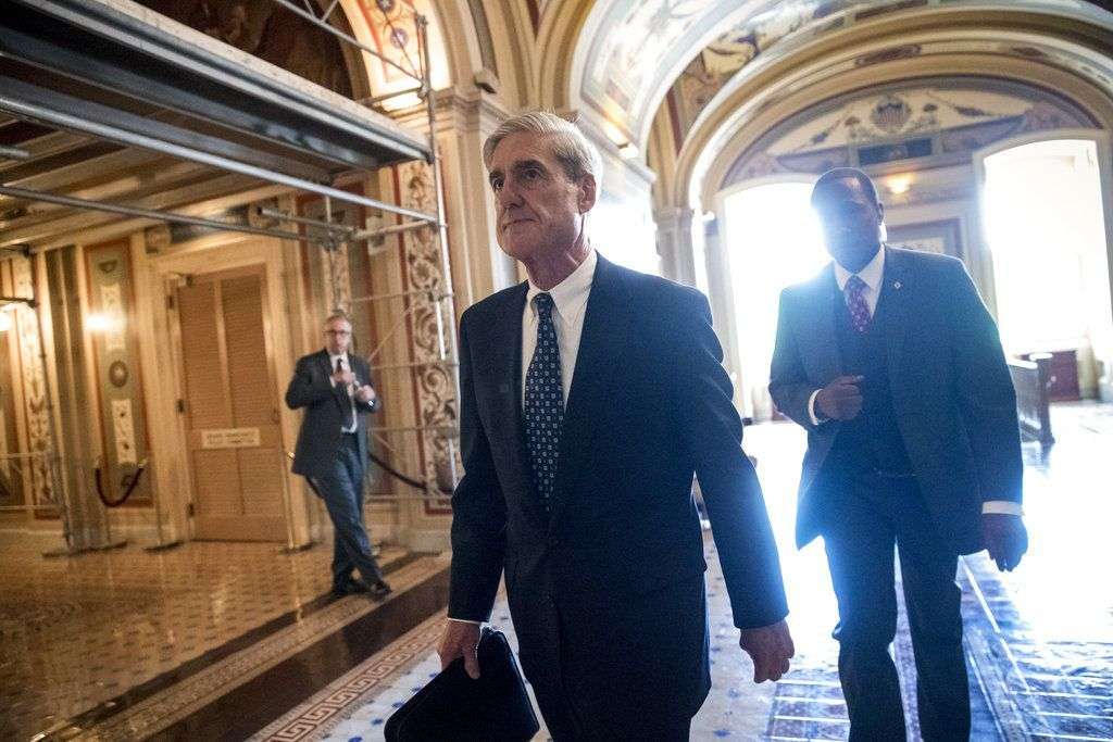 En esta imagen de archivo, tomada el 21 de junio de 2017, el fiscal especial Robert Mueller sale de una reunión con miembros del Comité Judicial del Senado sobre la intromisión de Rusia en las elecciones presidenciales de 2016, en el Capitolio, Washington. Foto: J. Scott Applewhite/AP.