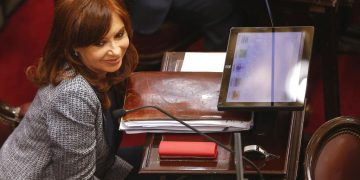 La senadora y expresidenta Cristina Fernández en el Senado en Buenos Aires, en agosto de 2018. Foto: Natacha Pisarenko / AP / Archivo.