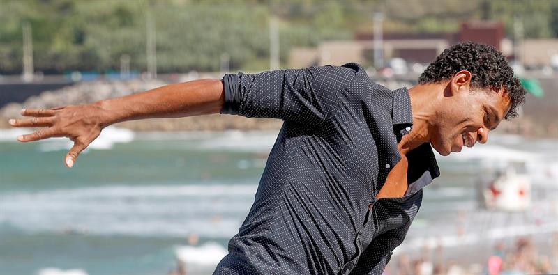 El actor, Carlos Acosta, posa hoy durante la presentación de "Yuli", que compite en la sección oficial de la 66 edición del Festival Internacional de Cine de San Sebastián. EFE/ Juan Herrero